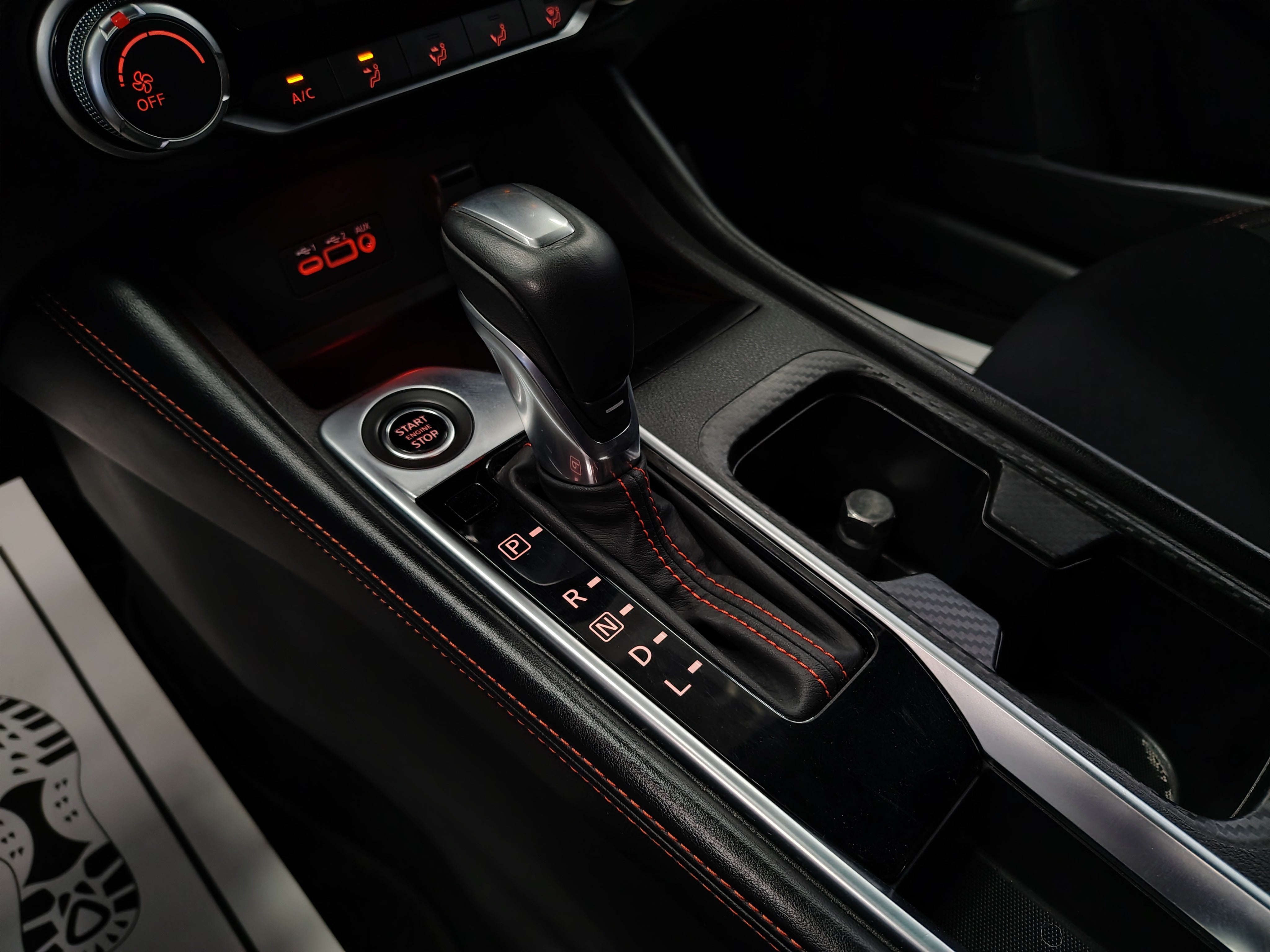 2025 Nissan SENTRA 4P SR BI-TONO L42.0 AUT