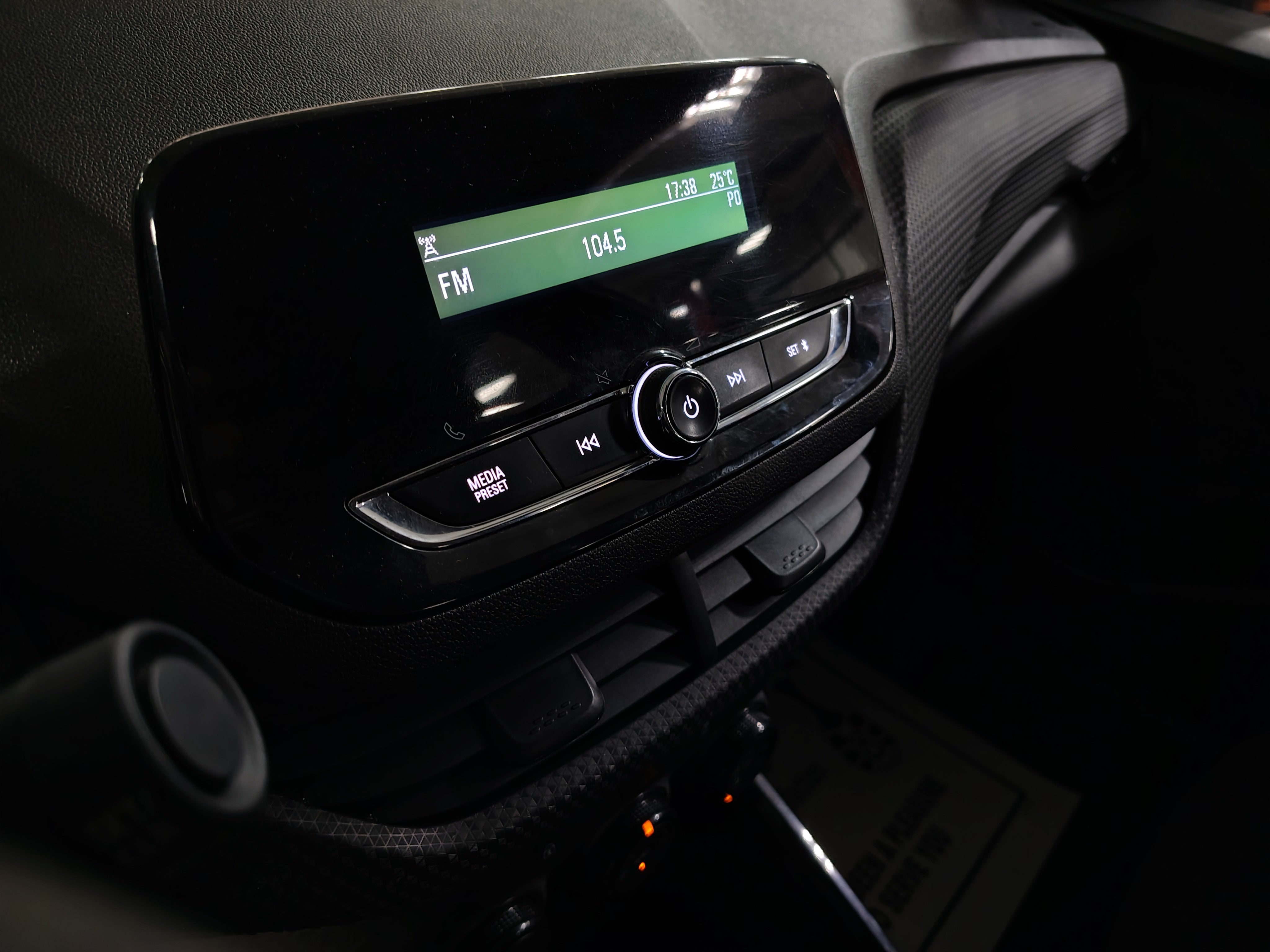 2023 Chevrolet ONIX A 4 PTS LS 13L TM5 AAC BA R-15